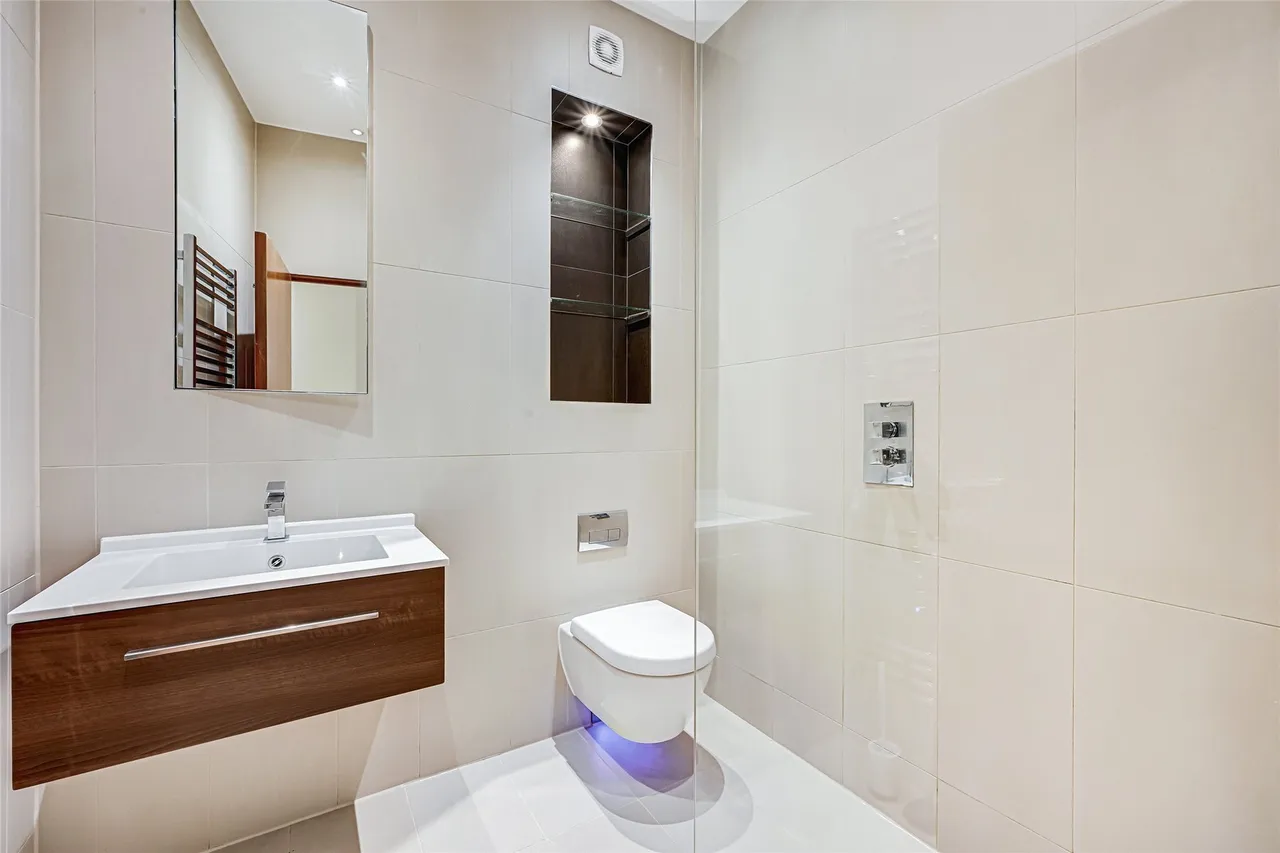 Fulham Palace Road, London, SW6, photo 12