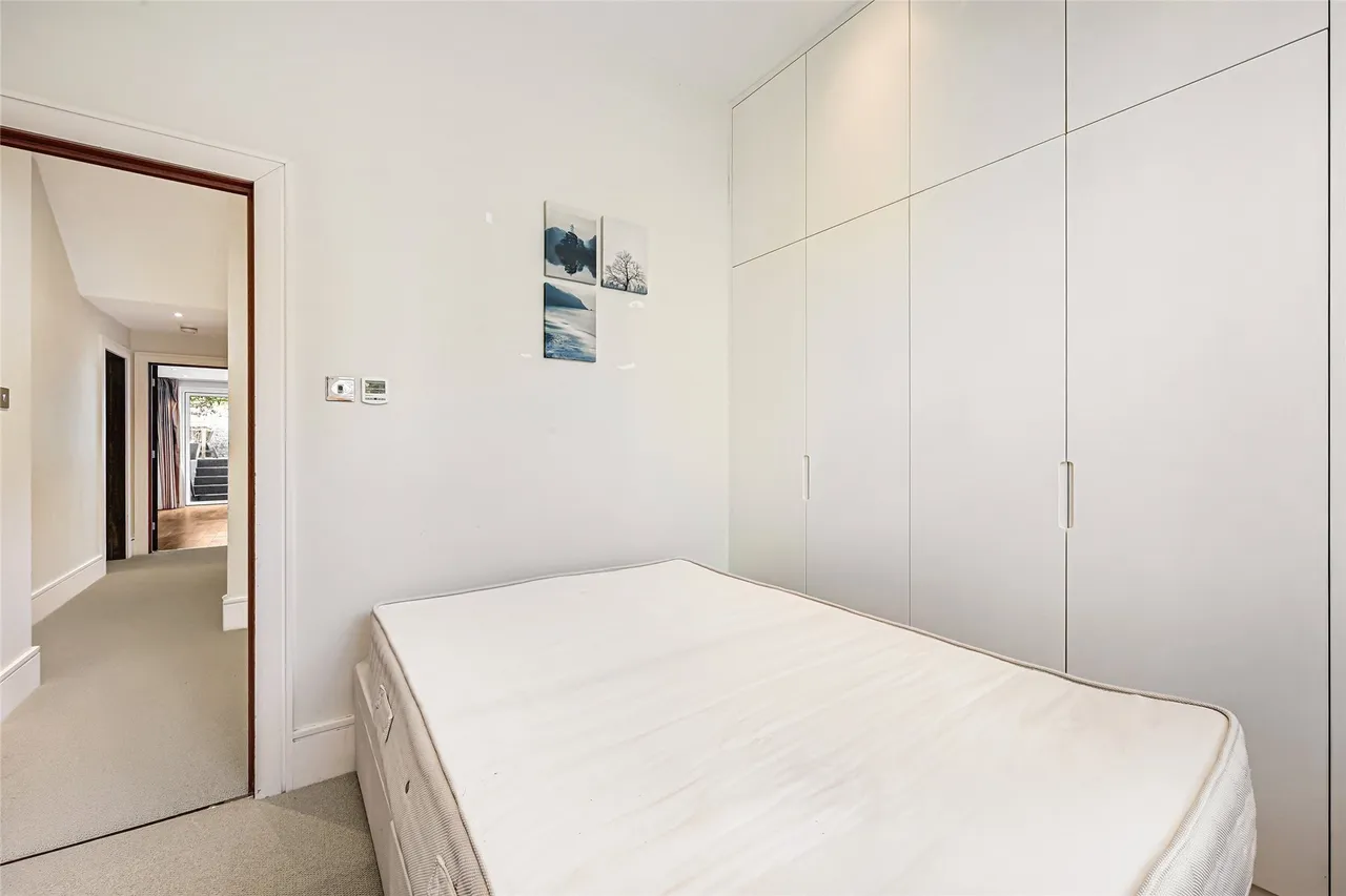 Fulham Palace Road, London, SW6, photo 9