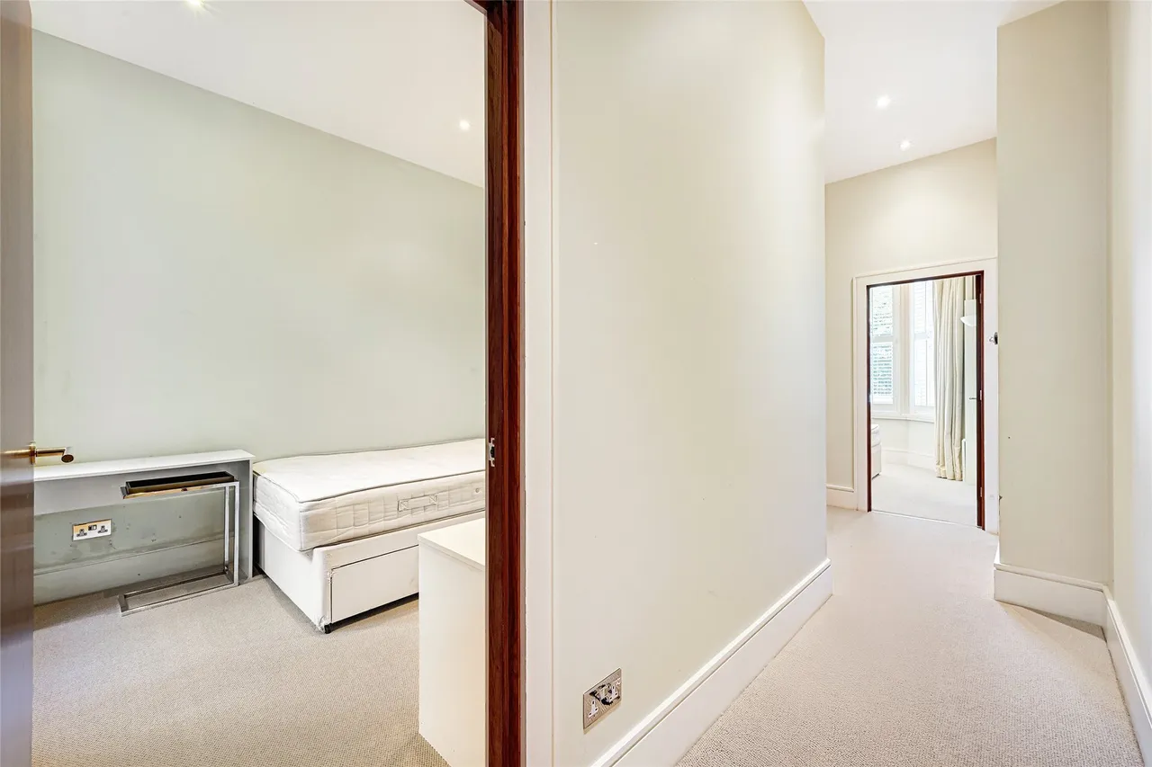 Fulham Palace Road, London, SW6, photo 8