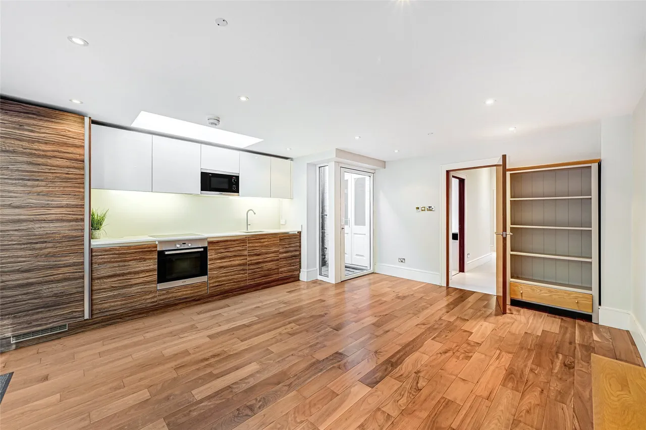 Fulham Palace Road, London, SW6, photo 4
