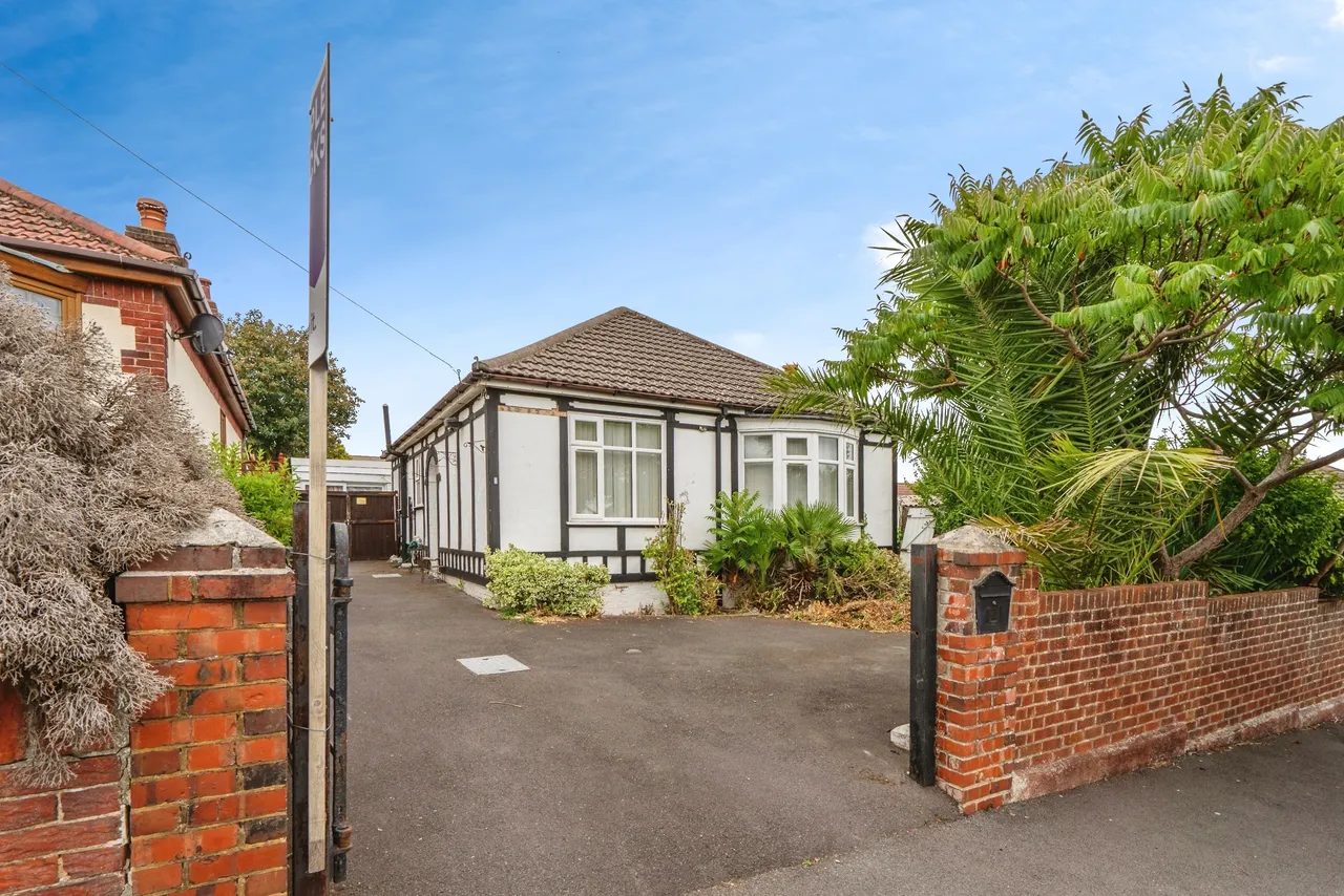 Bridges Avenue, Portsmouth, PO6, photo 18