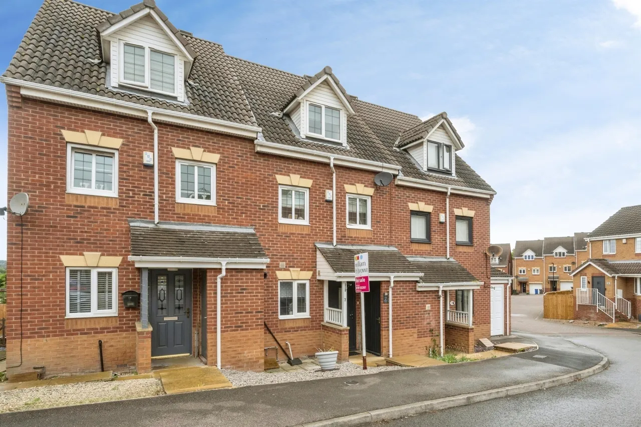 3 bed house for sale — Hills Close, Mexborough
