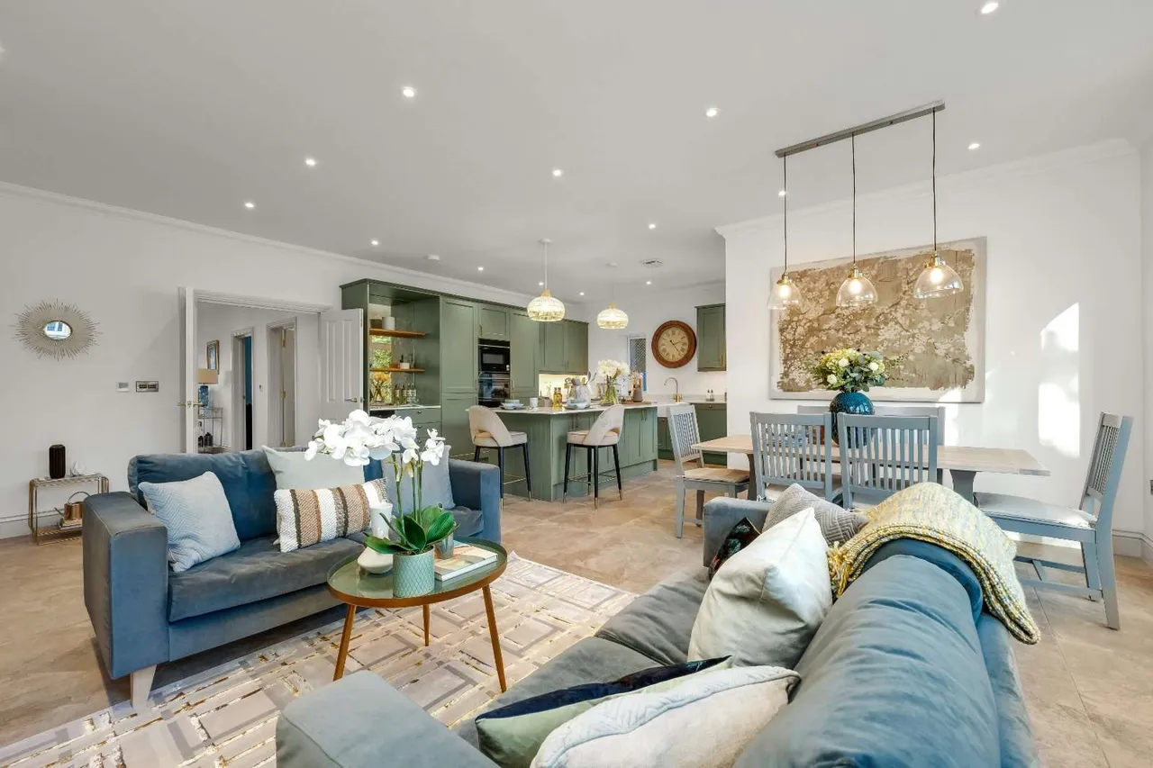 Grove Way, Esher, Surrey, KT10 8HN, photo 5