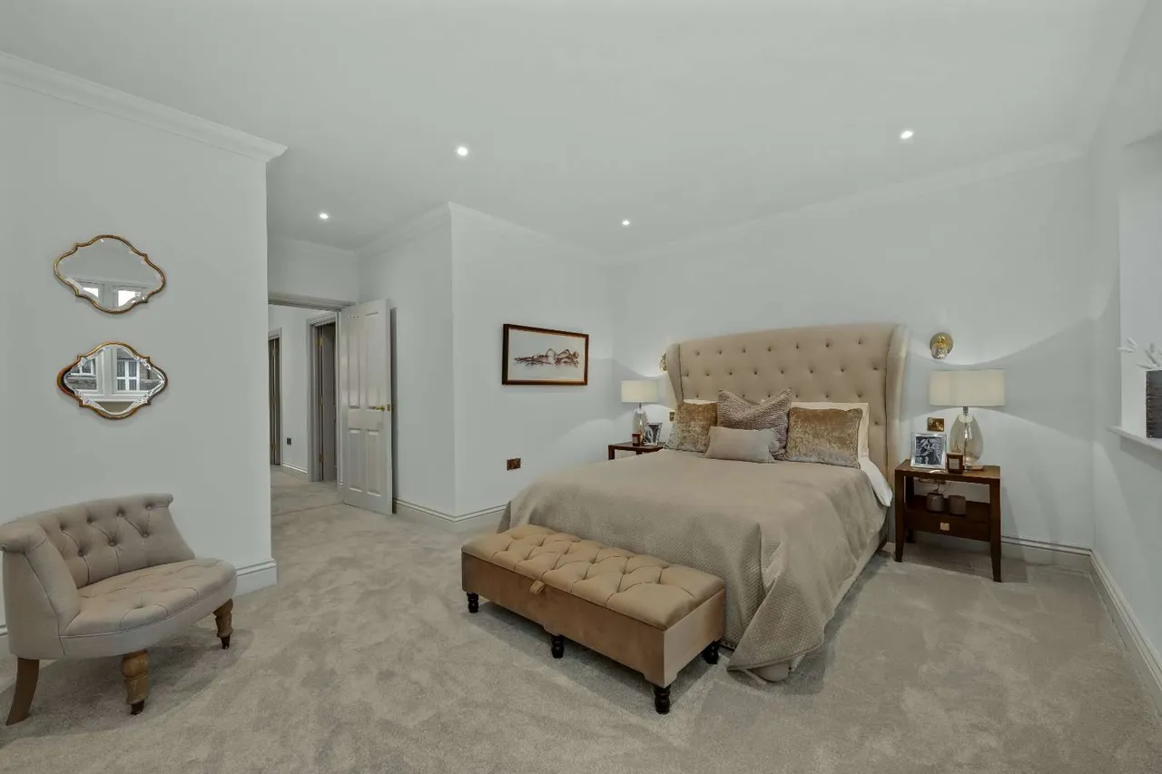 Grove Way, Esher, Surrey, KT10 8HN, photo 12