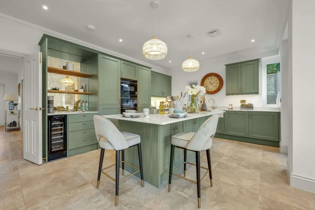 Grove Way, Esher, Surrey, KT10 8HN, photo 7