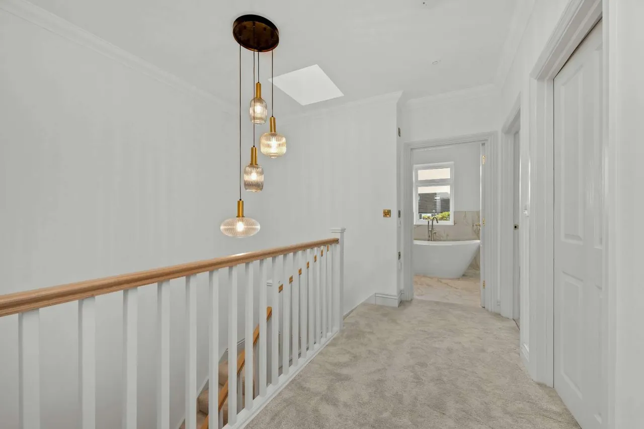 Grove Way, Esher, Surrey, KT10 8HN, photo 11