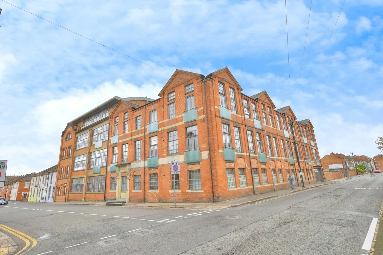 2 bed flat for sale — Grove Road, Northampton, Northamptonshire, NN1
