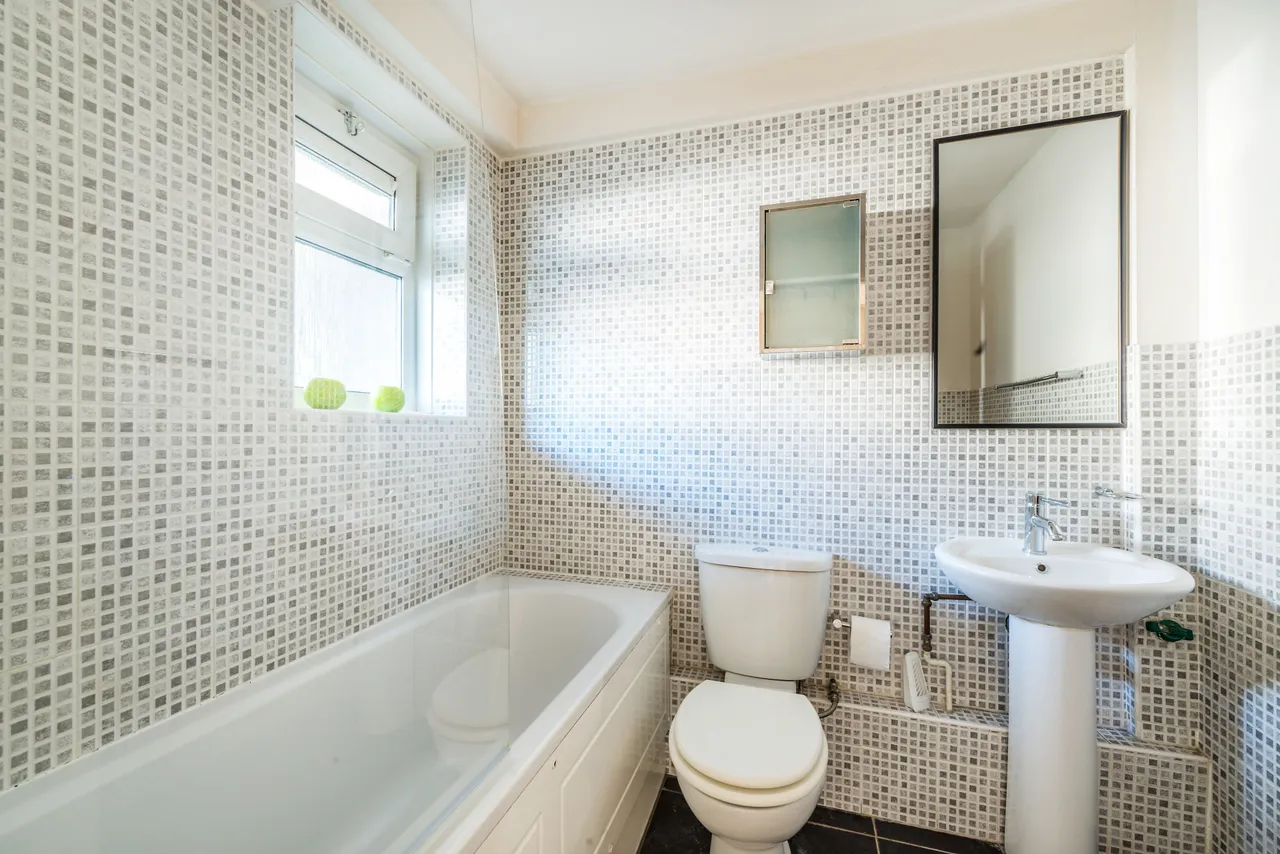 54 Lowerwood Court, 351 Westbourne Park Road, London, photo 6