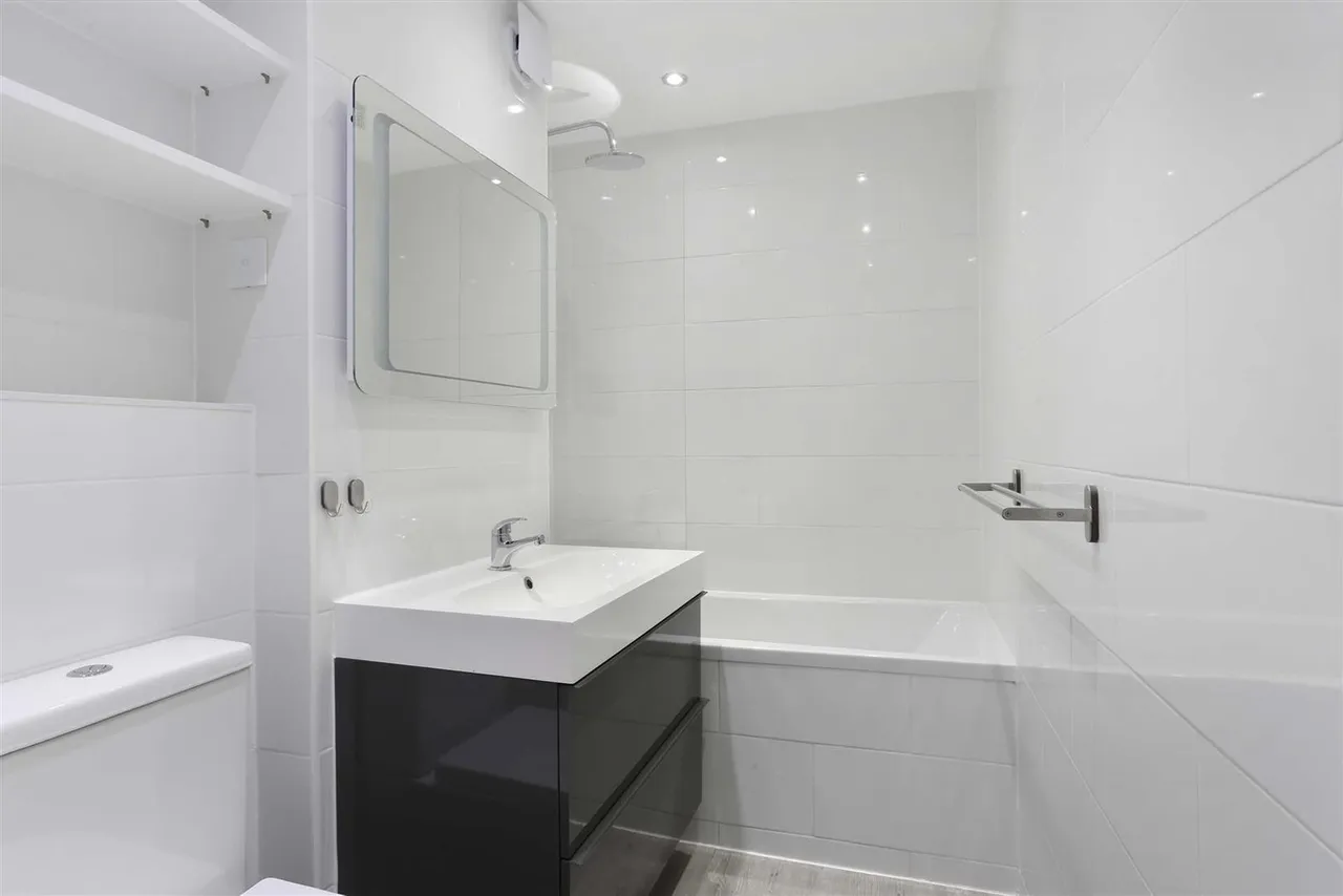 Bankside Close, Carshalton, SM5, photo 20