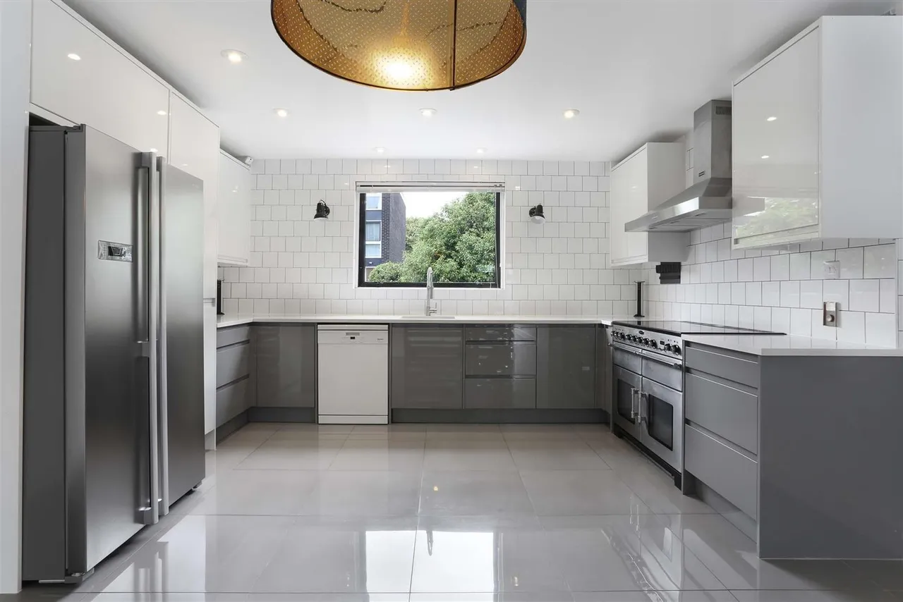 Bankside Close, Carshalton, SM5, photo 2