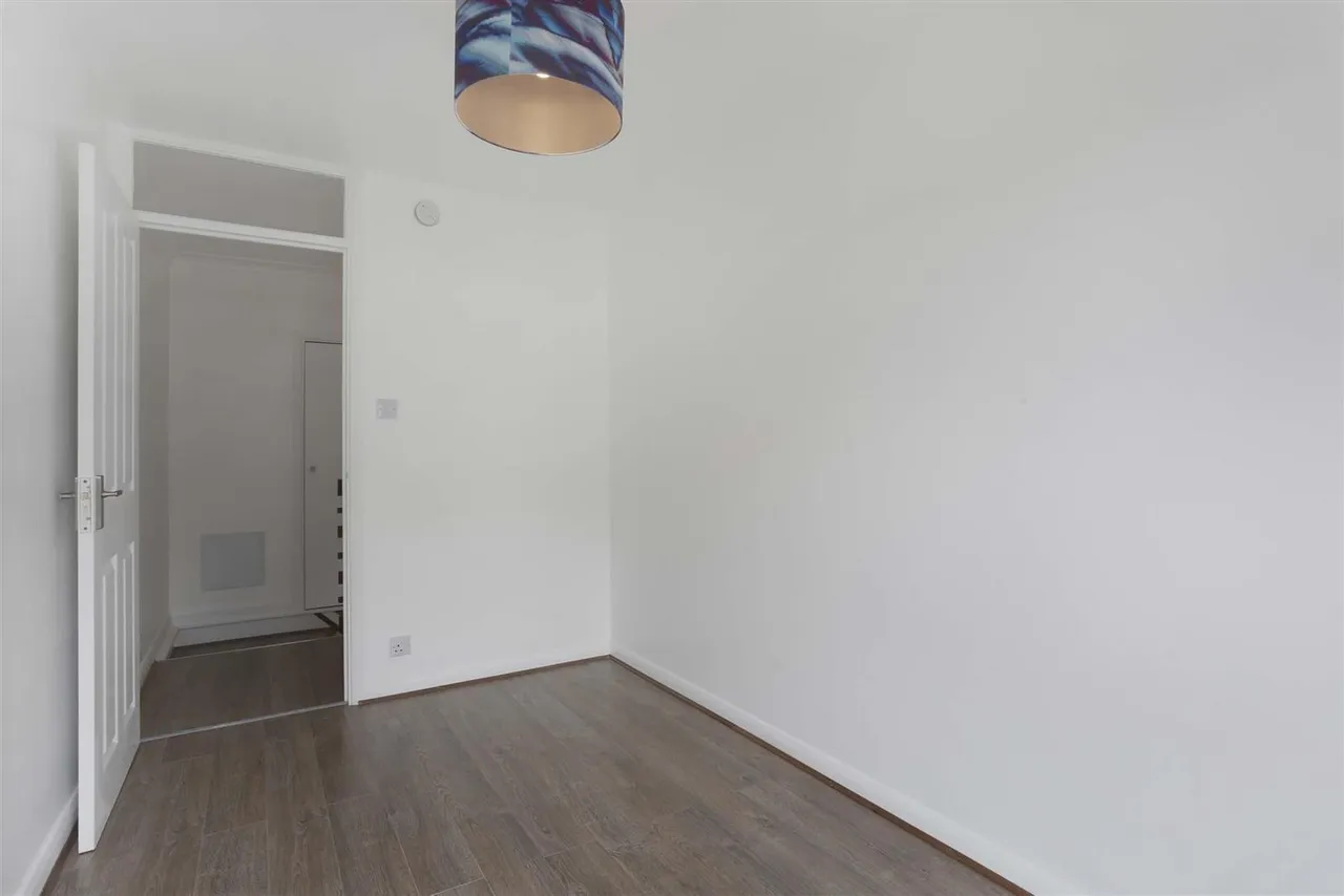 Bankside Close, Carshalton, SM5, photo 17