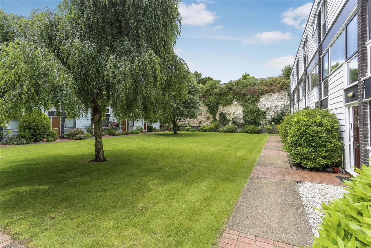 Bankside Close, Carshalton, SM5, photo 4