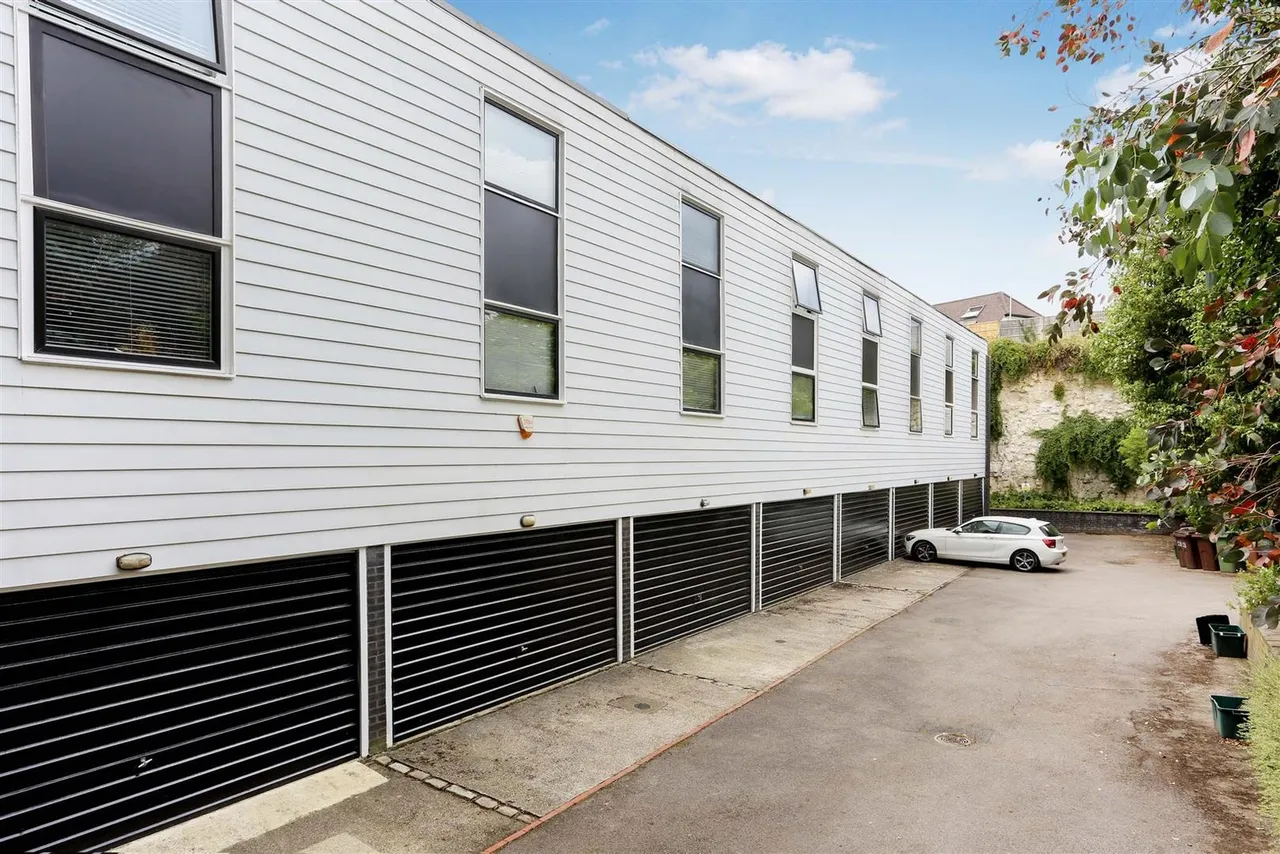 Bankside Close, Carshalton, SM5, photo 23