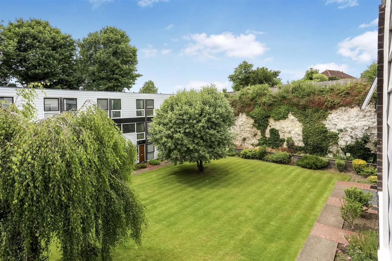 Bankside Close, Carshalton, SM5, photo 21
