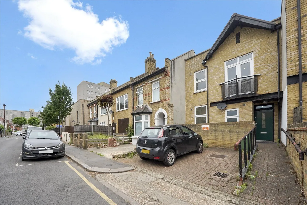 3 bed house for sale — Redclyffe Road, East Ham, London, E6