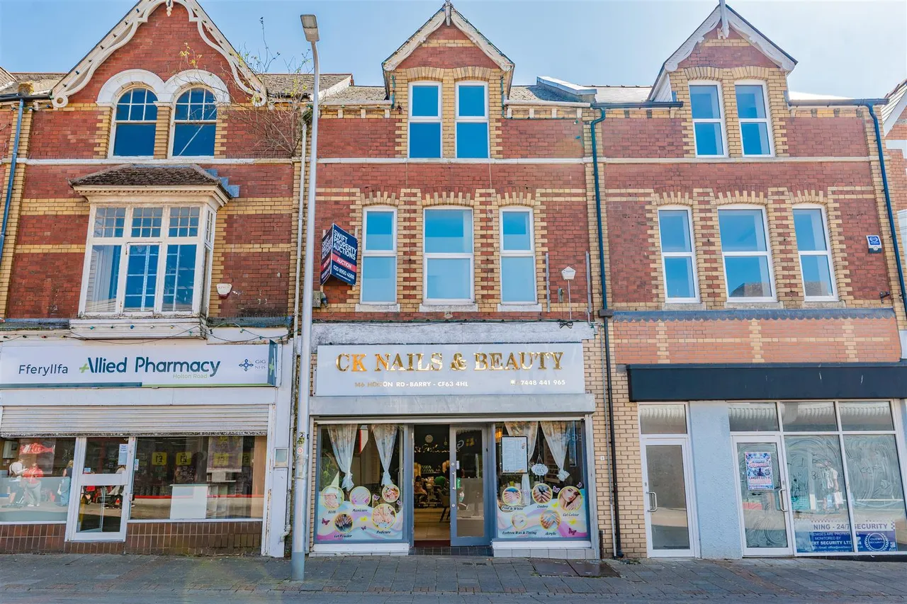 2 bed flat for sale — Holton Road, Barry, CF63 4HL