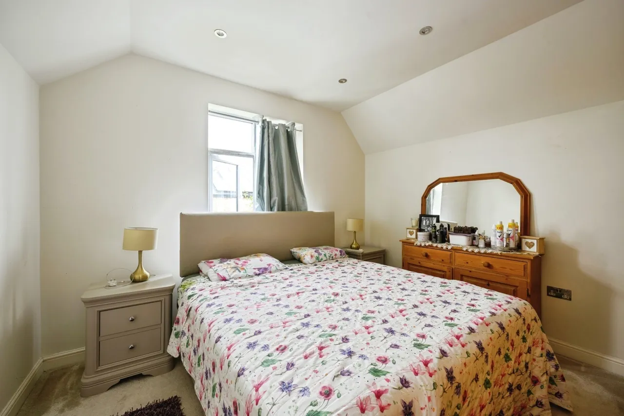 Upper Fairfield Road, Leatherhead, KT22, photo 7