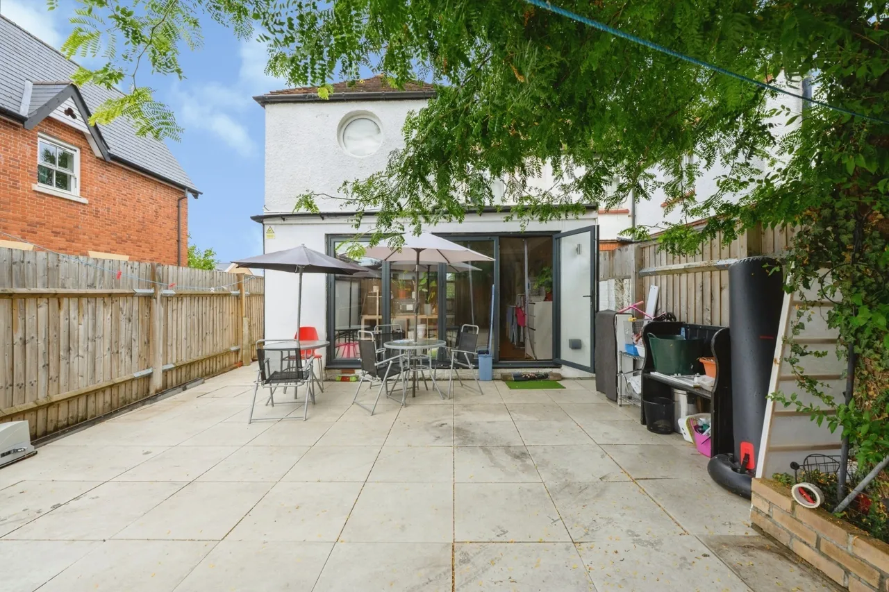 Upper Fairfield Road, Leatherhead, KT22, photo 12