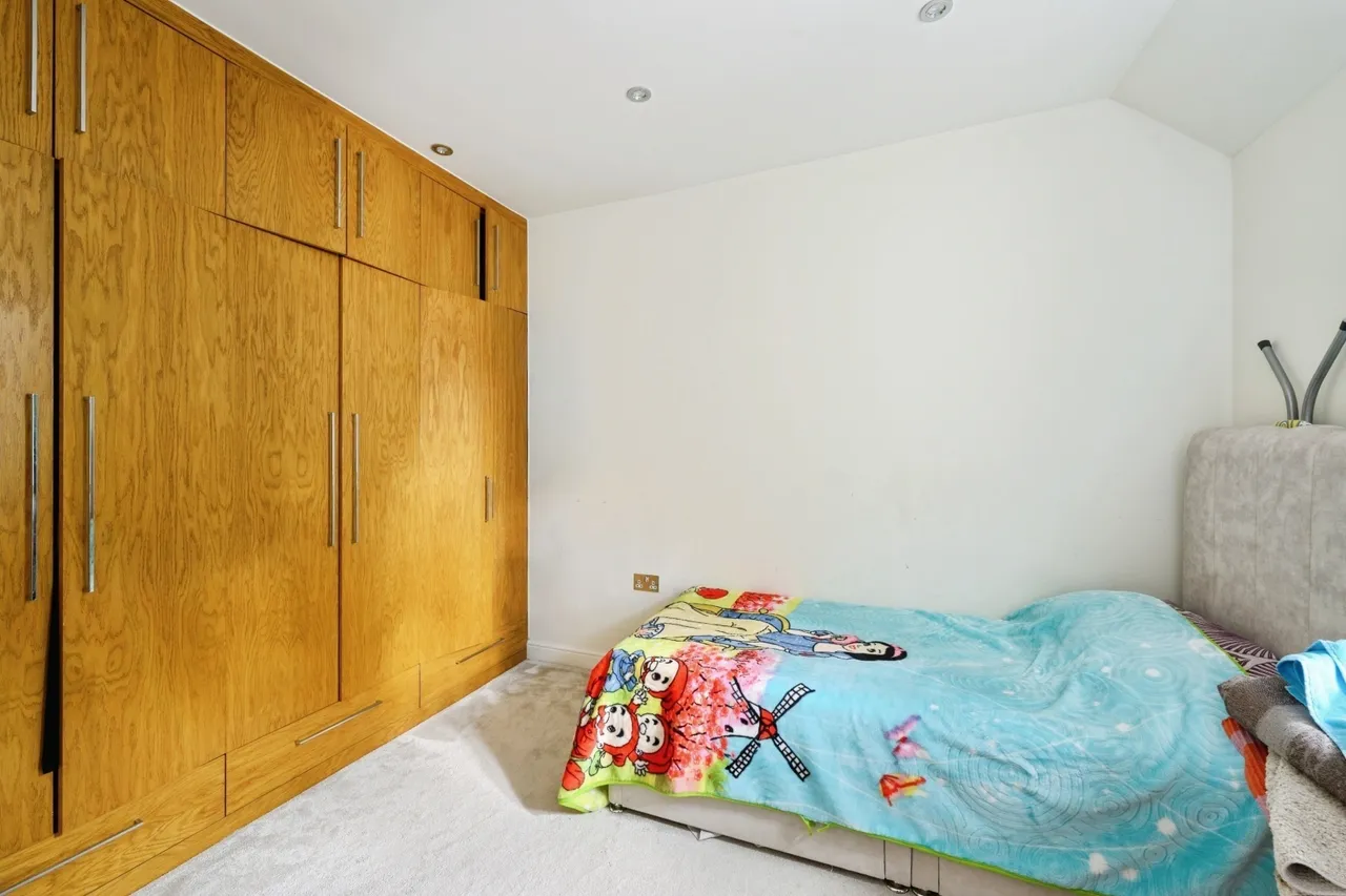 Upper Fairfield Road, Leatherhead, KT22, photo 9