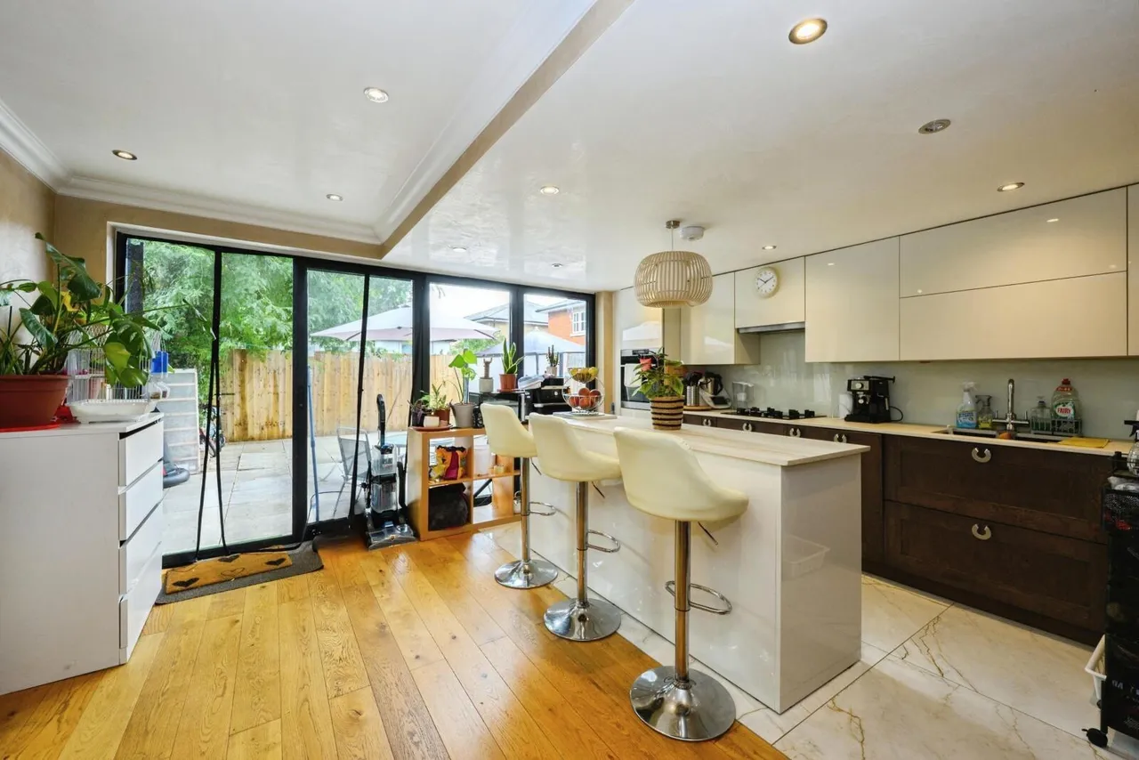 3 bed house for sale, Upper Fairfield Road, Leatherhead, KT22