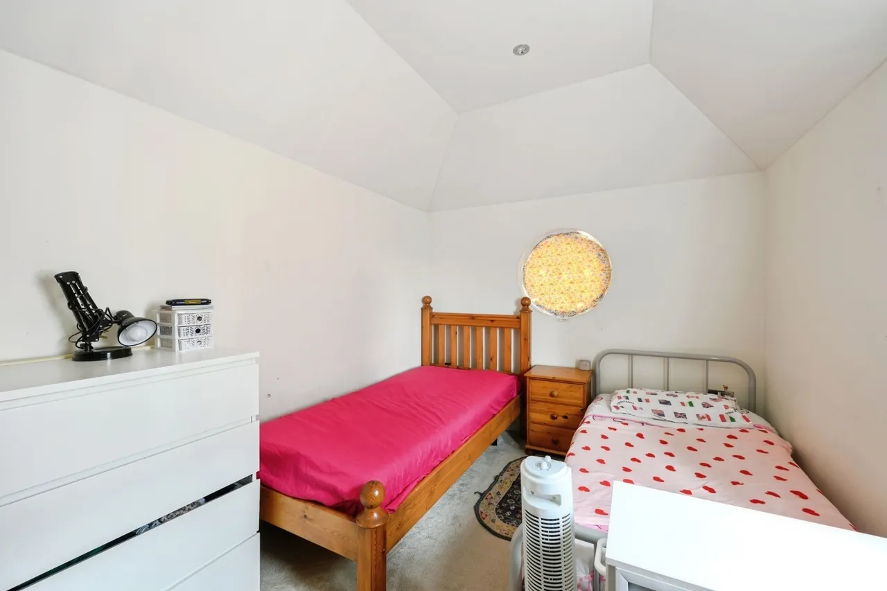Upper Fairfield Road, Leatherhead, KT22, photo 11