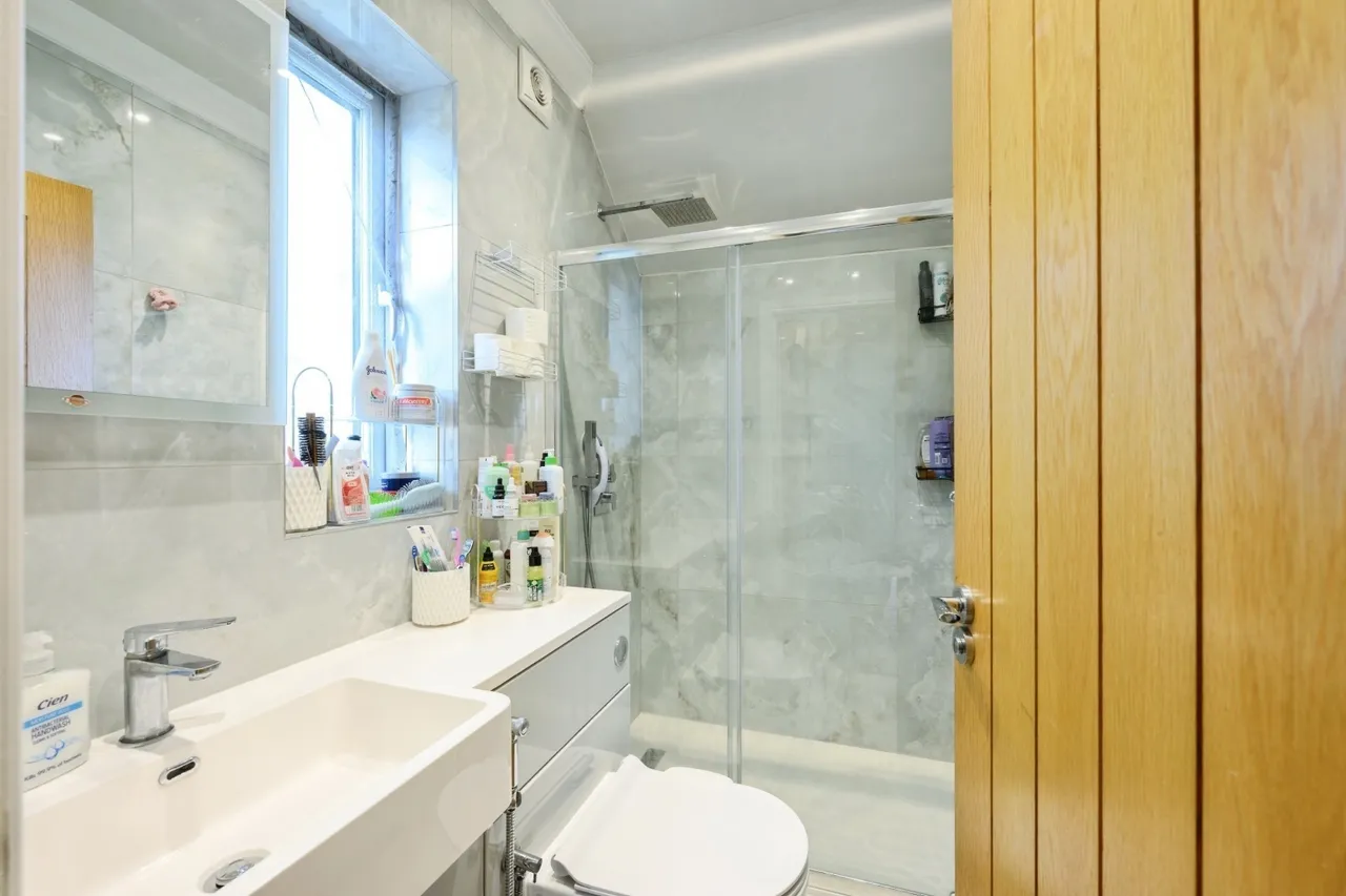 Upper Fairfield Road, Leatherhead, KT22, photo 8