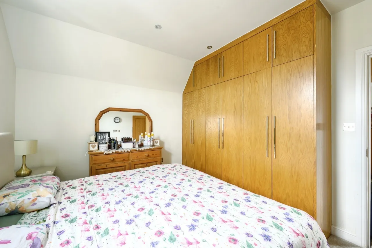 Upper Fairfield Road, Leatherhead, KT22, photo 16