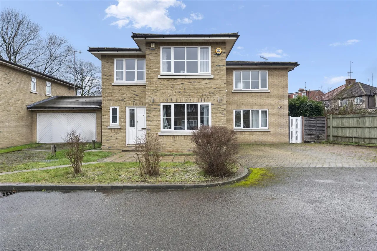 6 bed house for sale, Amberside Close, Isleworth