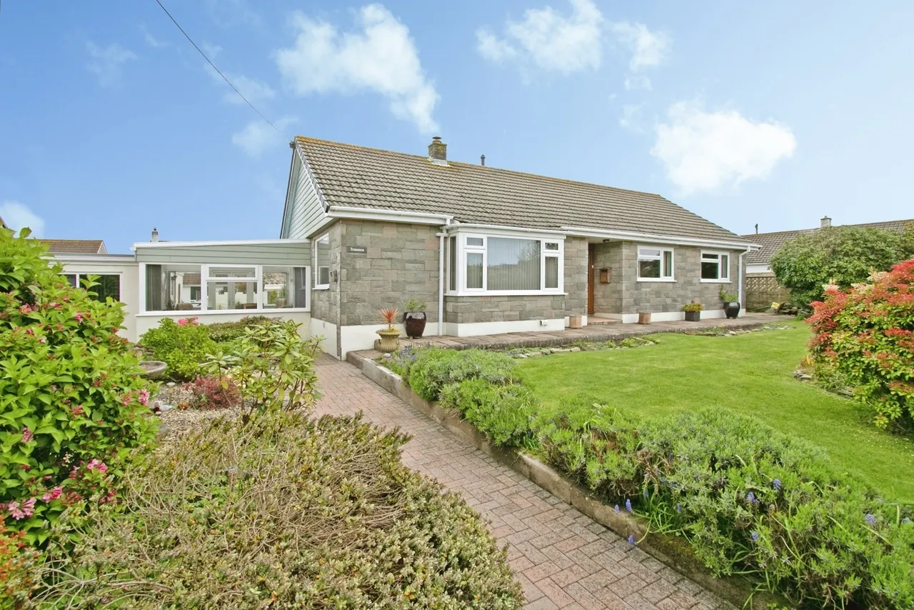 4 bed house for sale, Highfield Road, Mount Hawke, TR4