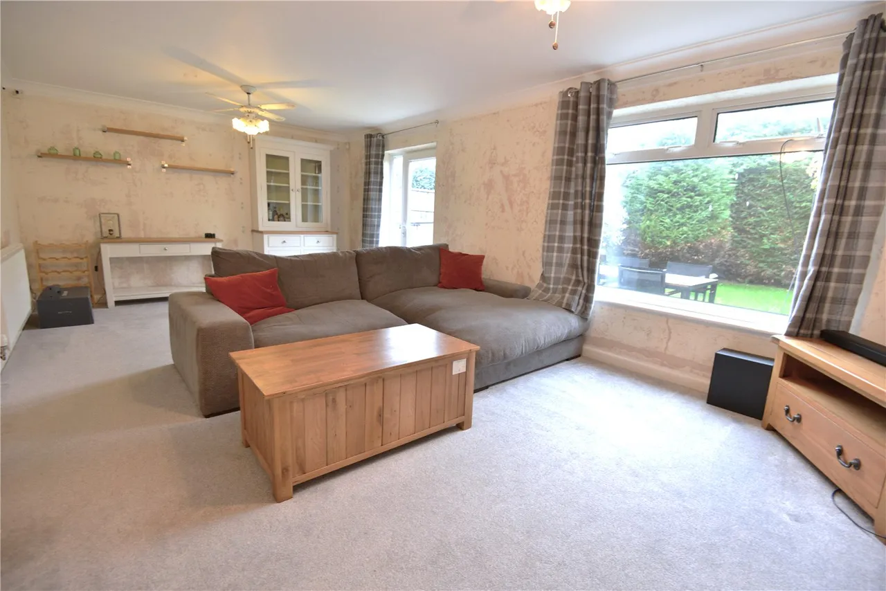 Hayters Way, Alderholt, Fordingbridge, Dorset, SP6 3AX, photo 2