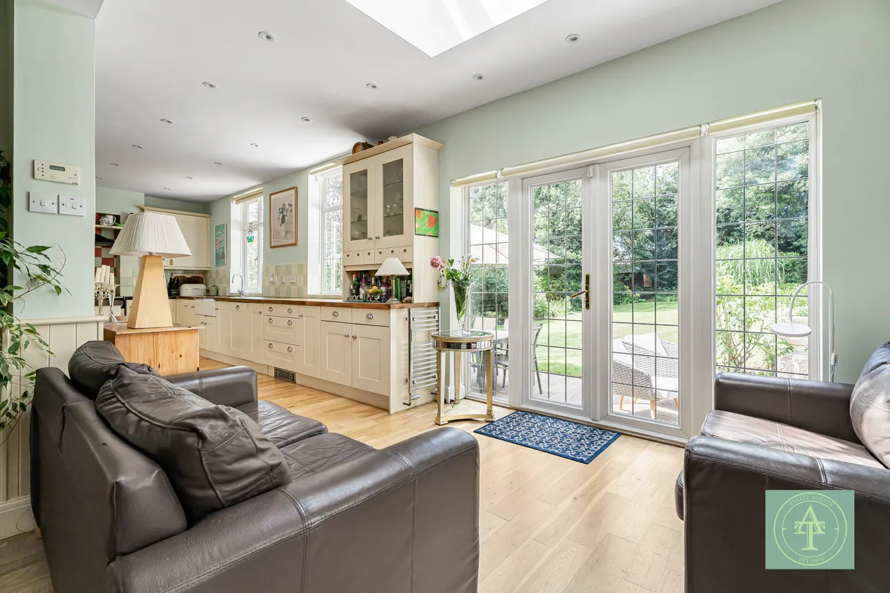Powys Lane, Southgate, London, N14, photo 7