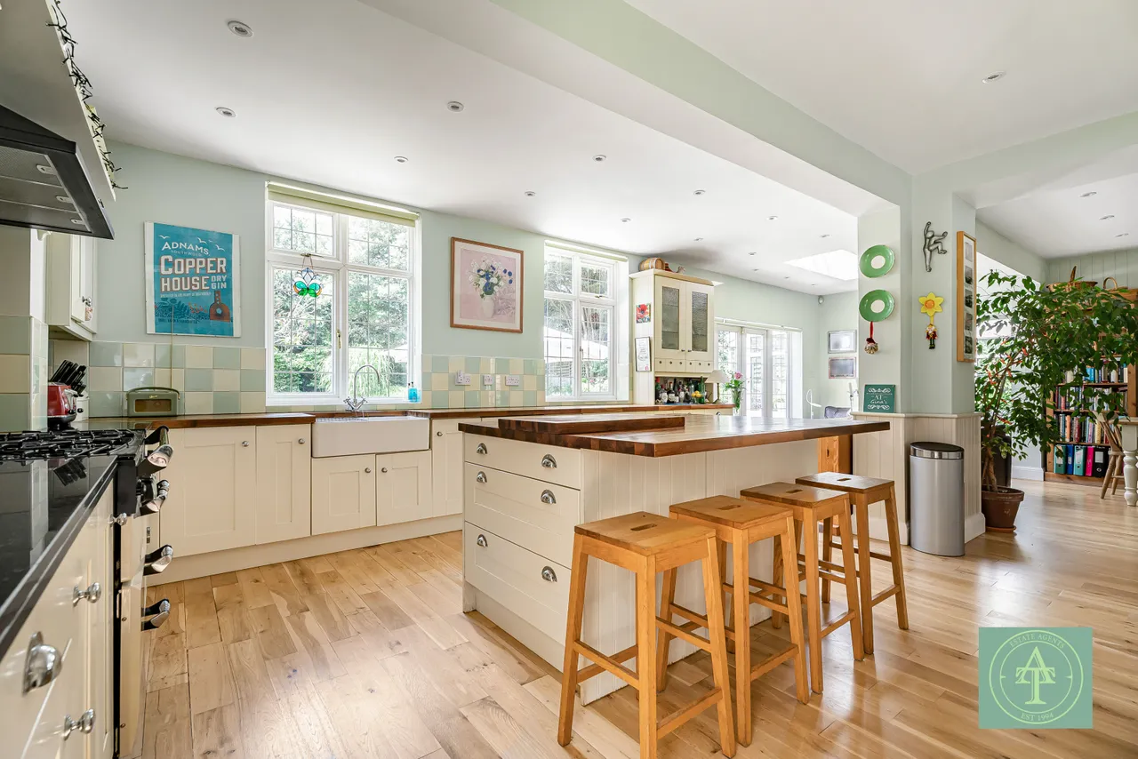 Powys Lane, Southgate, London, N14, photo 6