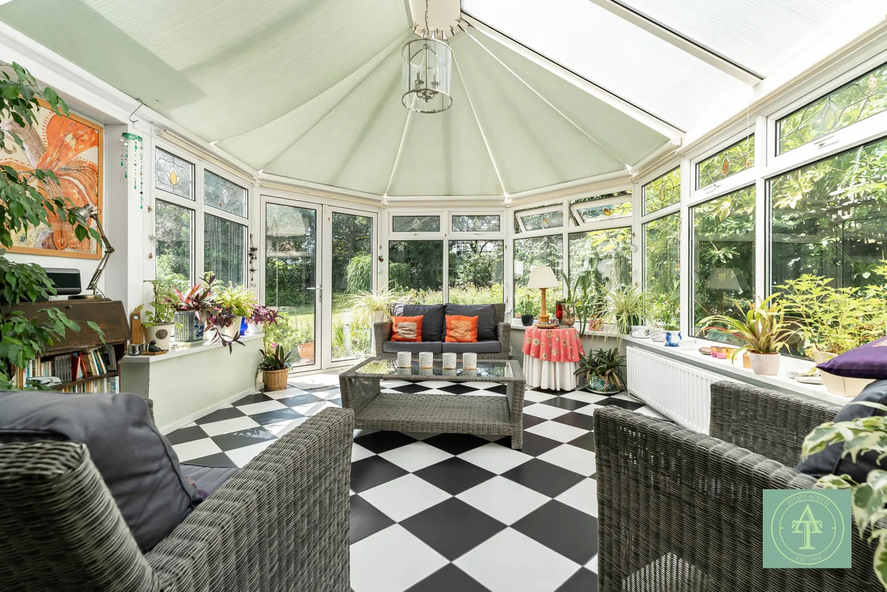 Powys Lane, Southgate, London, N14, photo 23