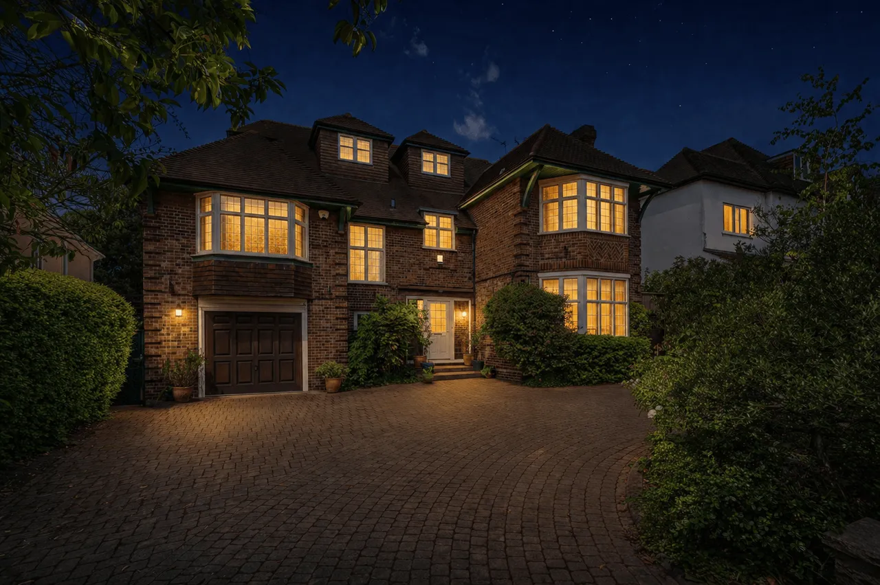 Powys Lane, Southgate, London, N14, photo 62
