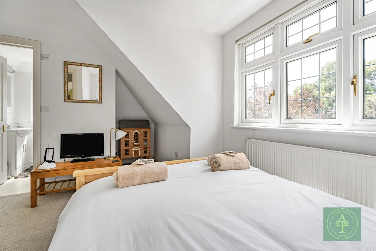 Powys Lane, Southgate, London, N14, photo 42