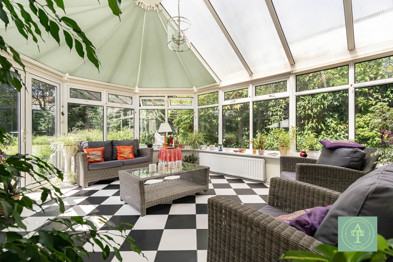 Powys Lane, Southgate, London, N14, photo 22