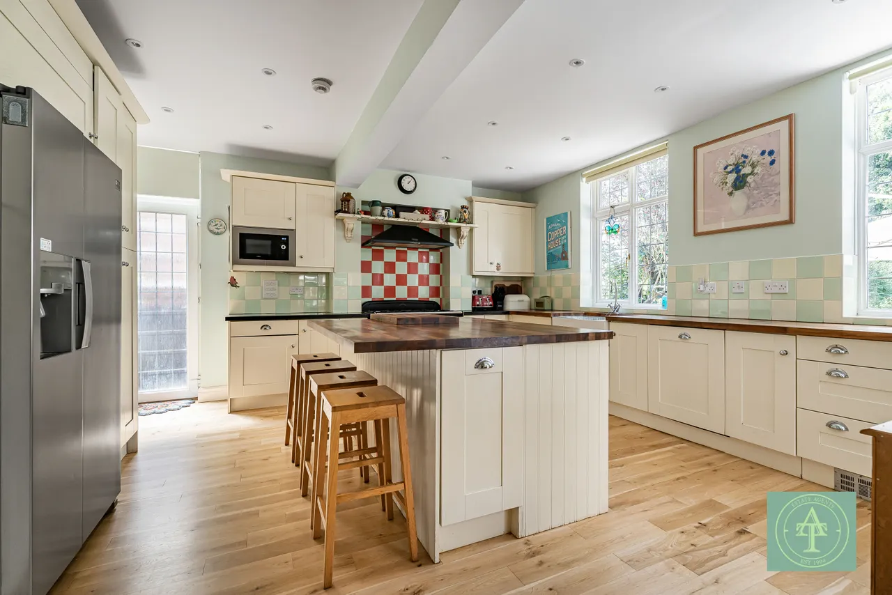 Powys Lane, Southgate, London, N14, photo 8