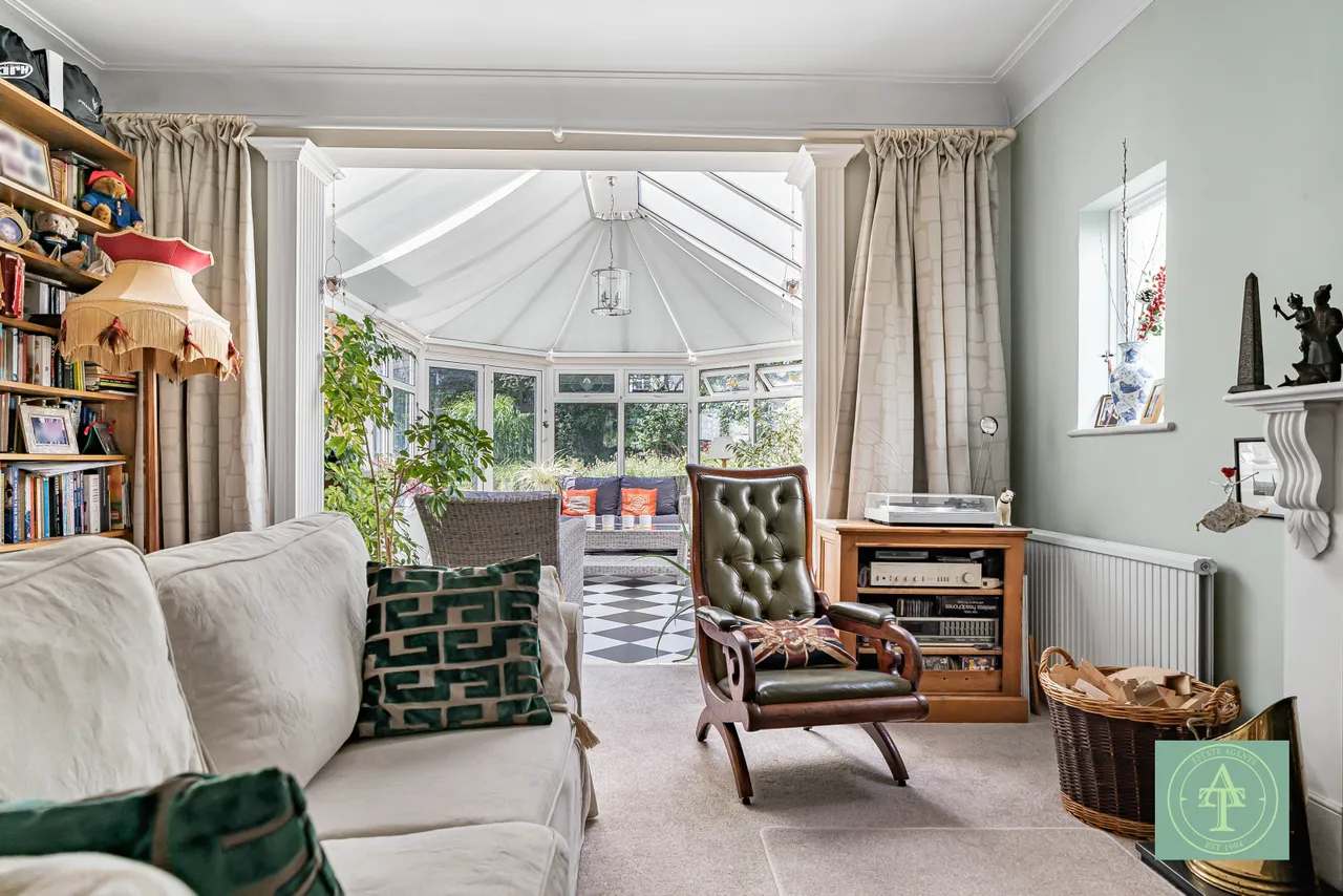 Powys Lane, Southgate, London, N14, photo 18