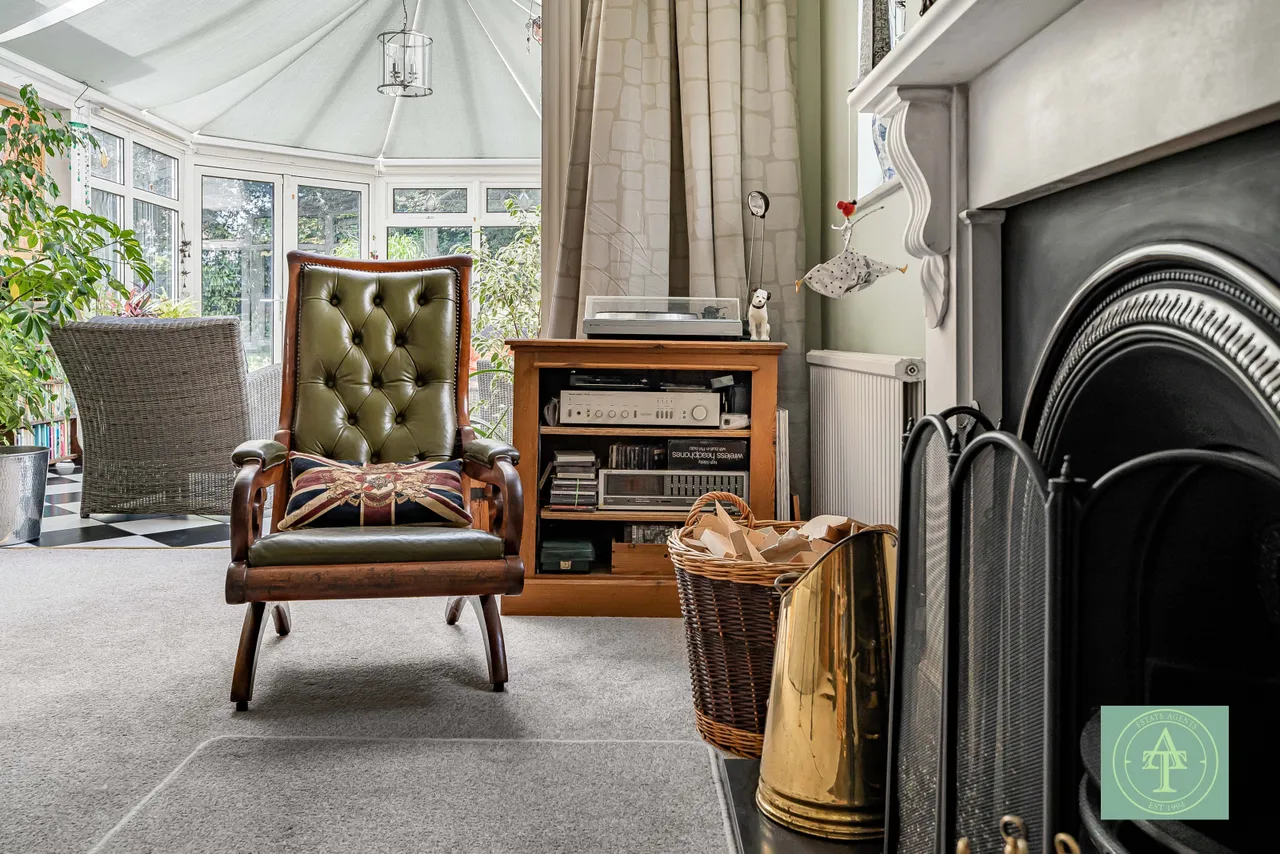 Powys Lane, Southgate, London, N14, photo 21