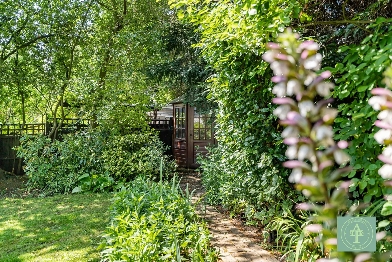 Powys Lane, Southgate, London, N14, photo 50