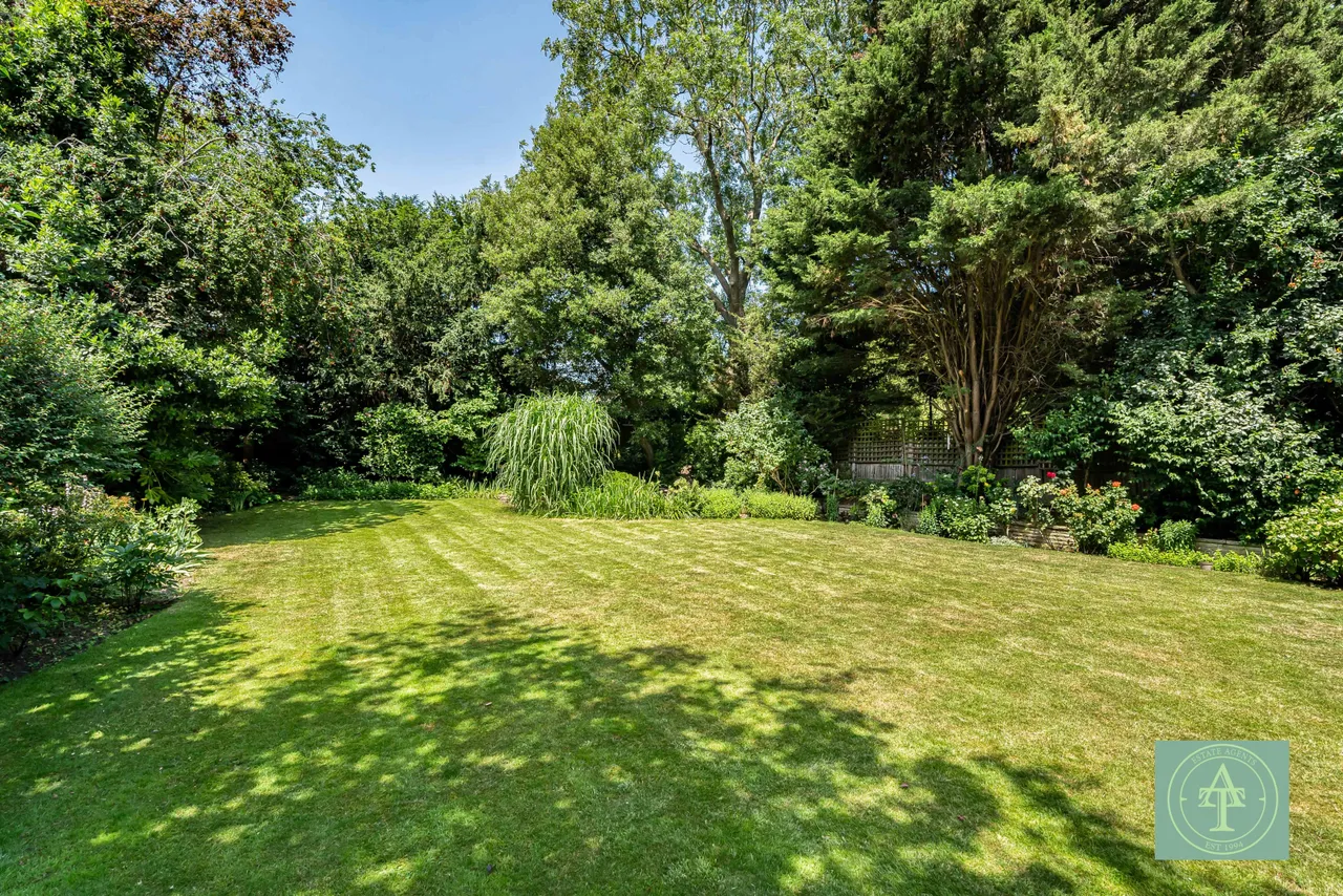 Powys Lane, Southgate, London, N14, photo 49