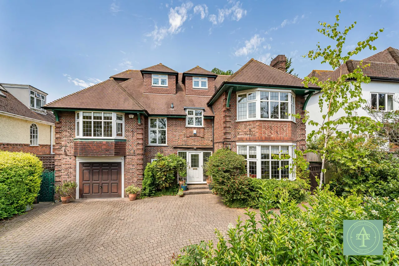 6 bed house for sale — Powys Lane, Southgate, London, N14