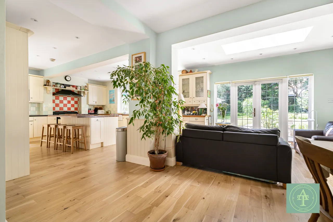 Powys Lane, Southgate, London, N14, photo 5
