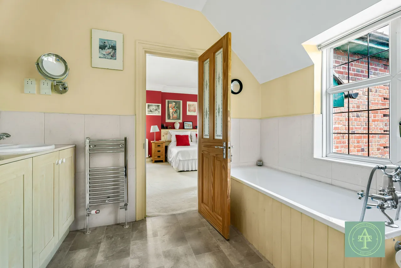 Powys Lane, Southgate, London, N14, photo 35
