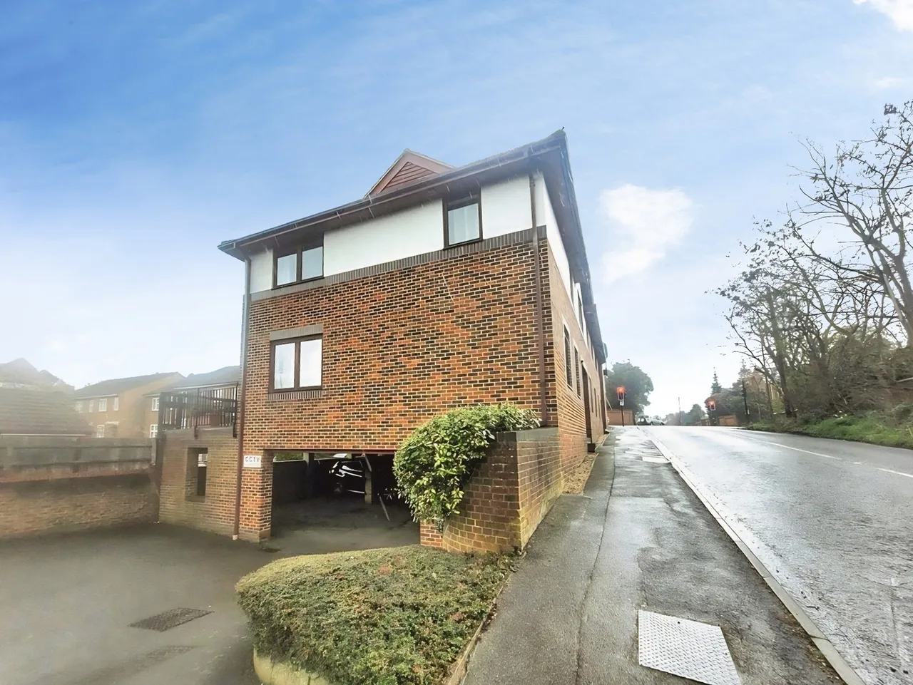 1 bed flat to rent, Trumpsgreen Road, Virginia Water, GU25