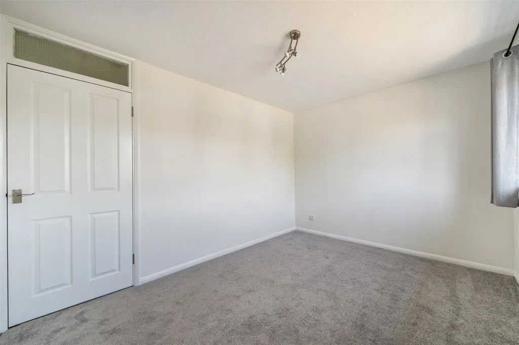 Emmer Green Court, Caversham, photo 10