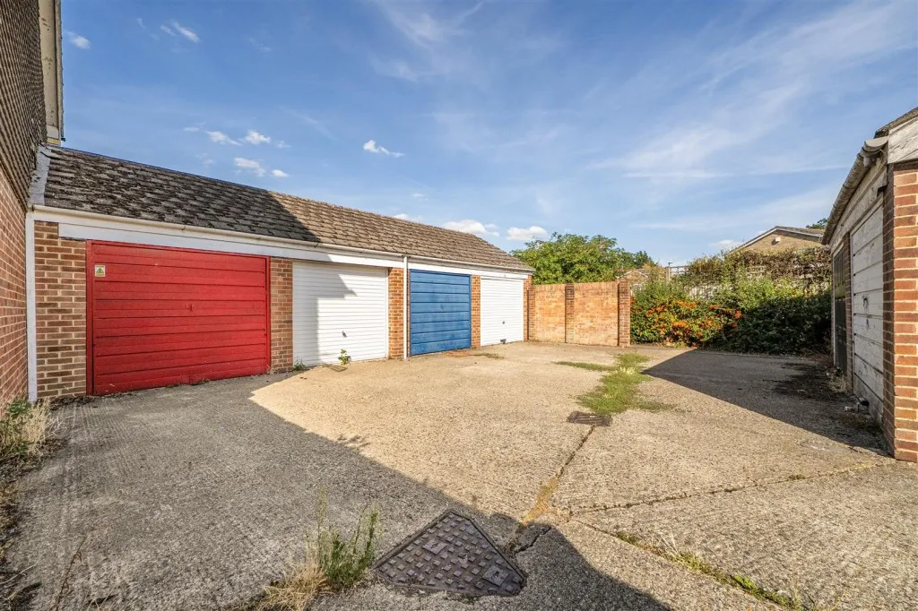 Emmer Green Court, Caversham, photo 13