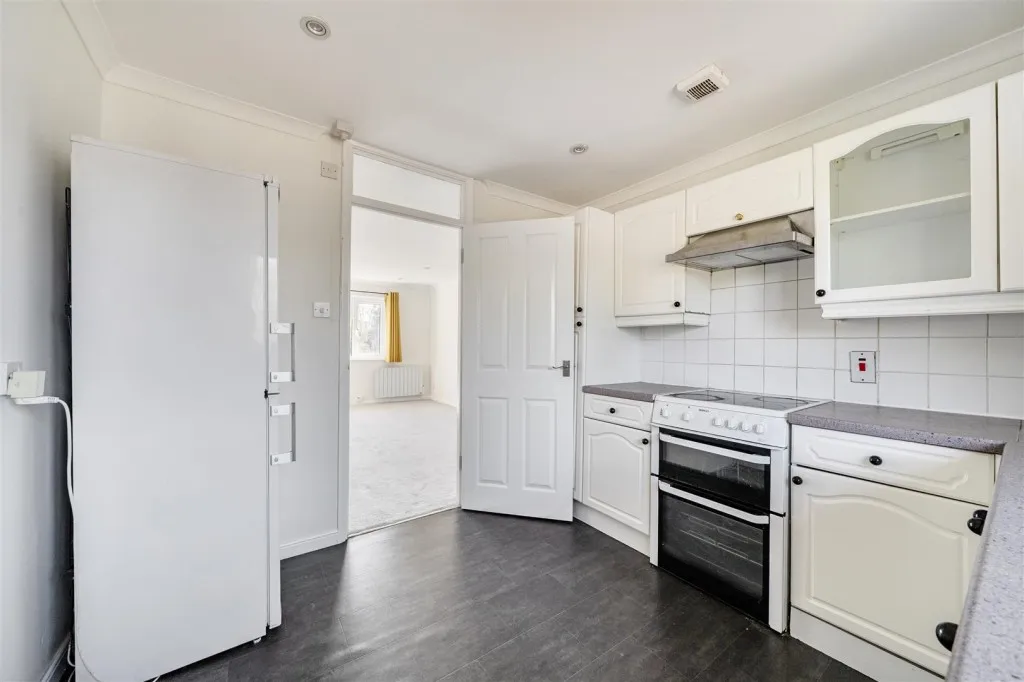 Emmer Green Court, Caversham, photo 6