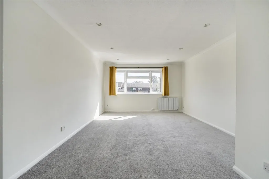 Emmer Green Court, Caversham, photo 2