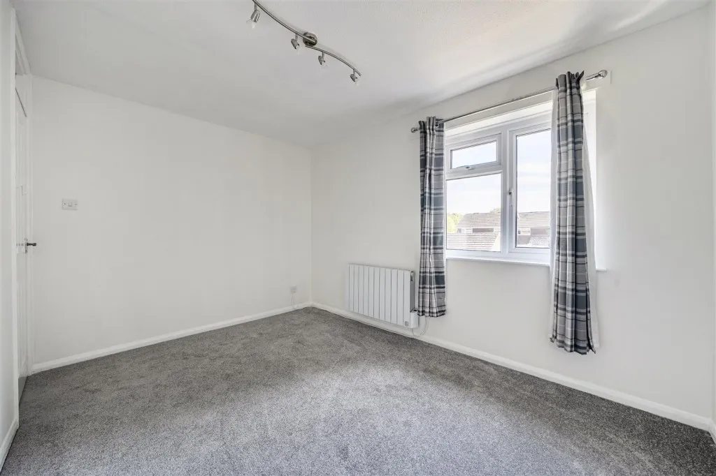 Emmer Green Court, Caversham, photo 9